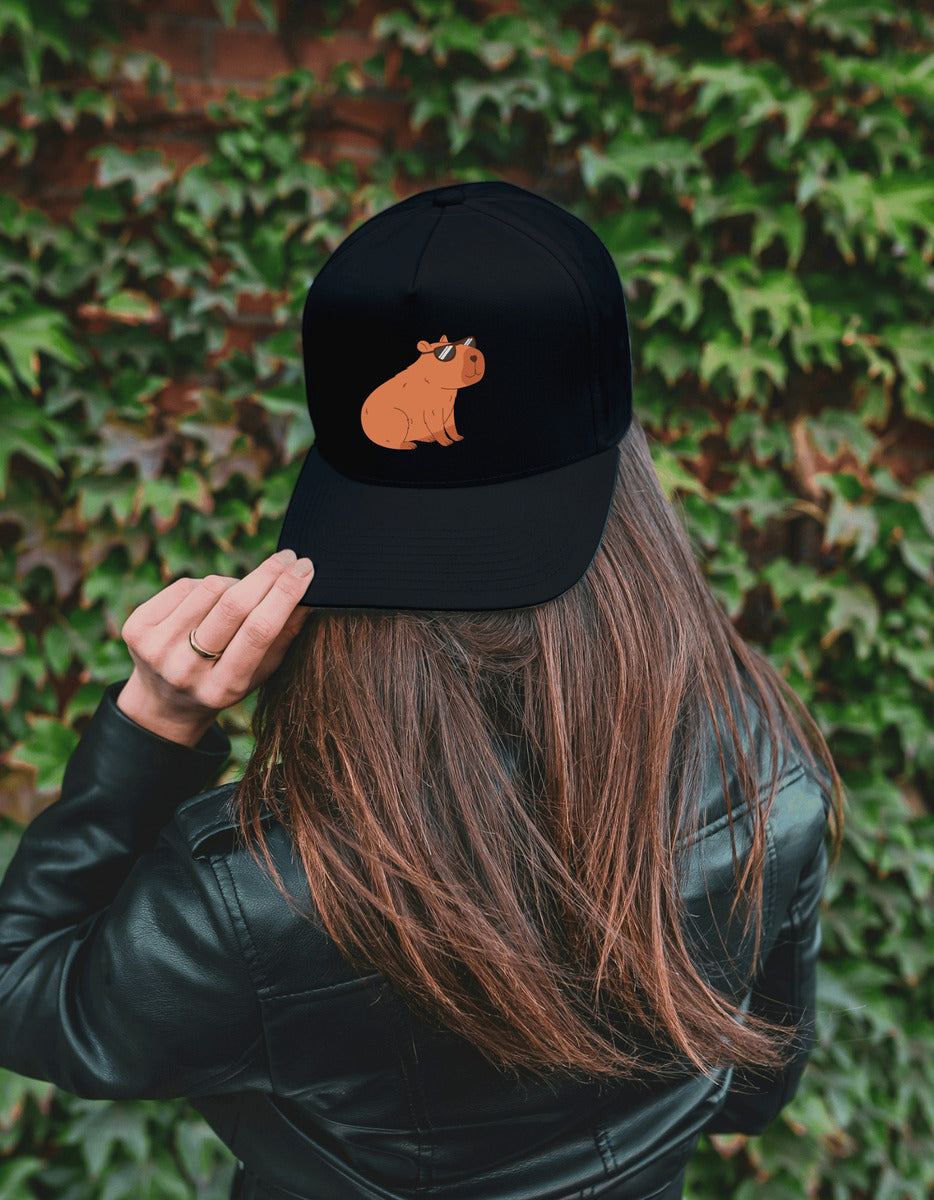 Gorra Negra Tipo Baseball – Capibara con Lentes | Accesorios Unisex
