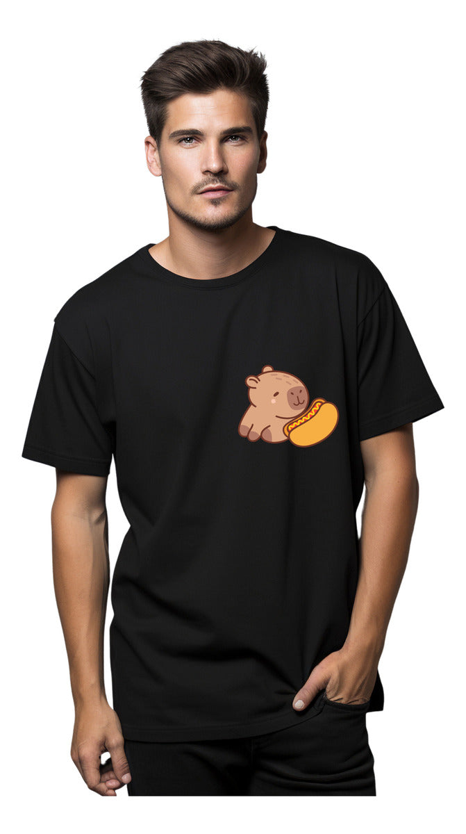 Playera Negra Hombre – Capibara con Hot Dog Divertido | Minimalismo Urbano