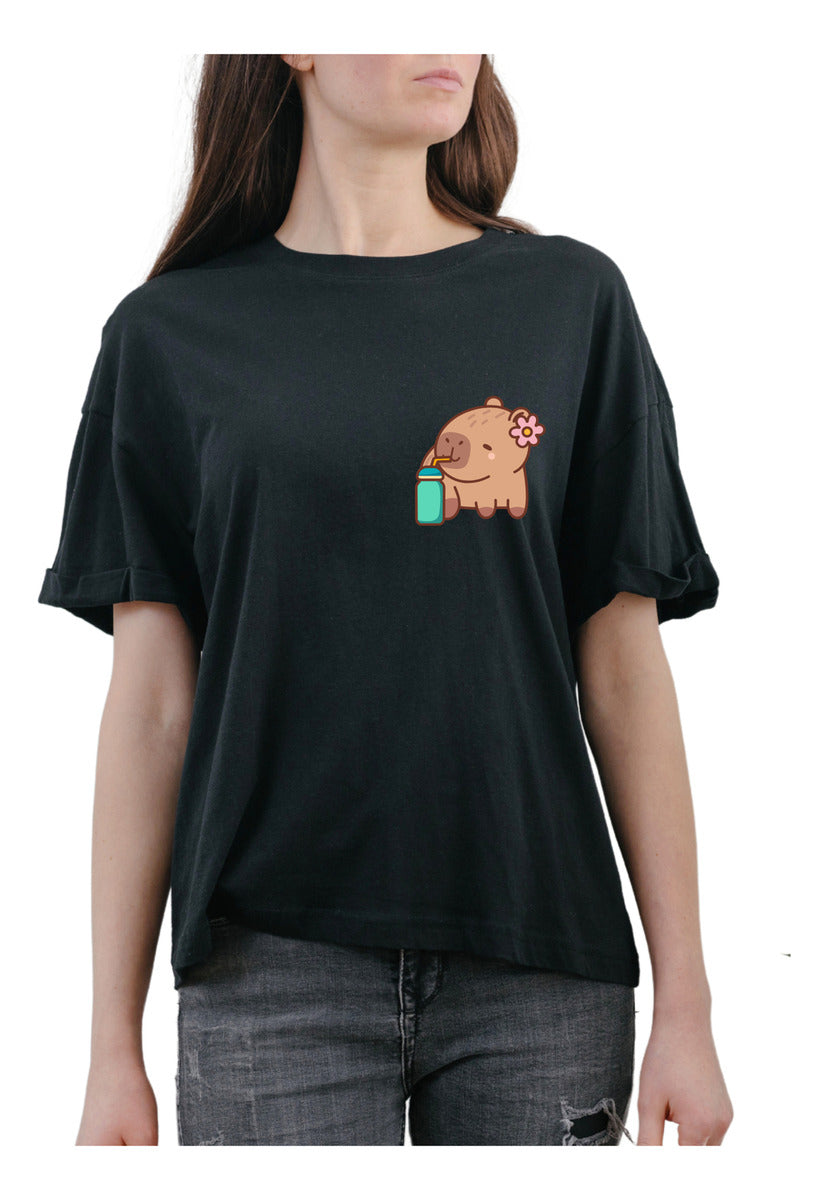 Playera Negra Mujer – Capibara con Juguito | Modelismo Urbano
