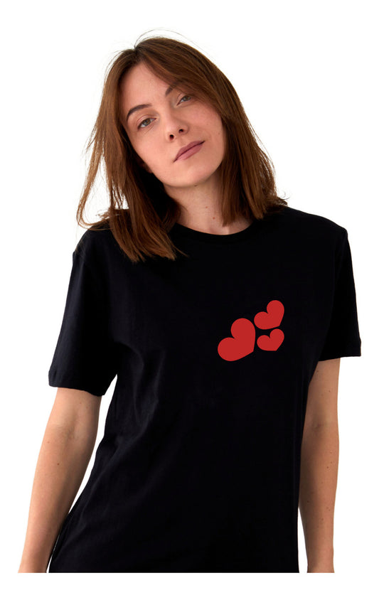 Playera Negra Mujer – Tres Corazones | Diseño Minimalista de Amor | Minimalismo Urbano