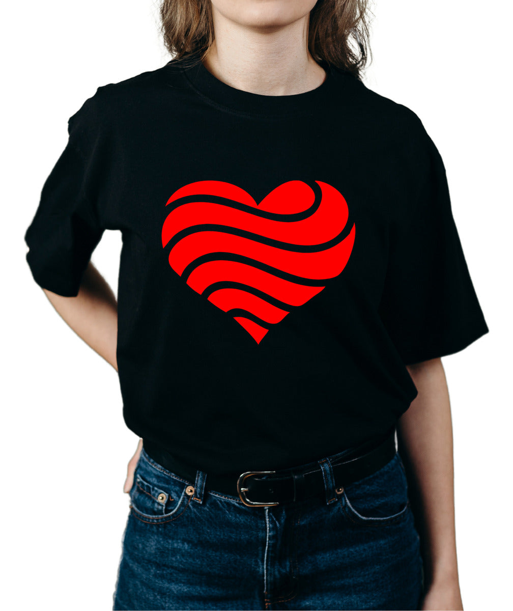Playera Mujer – Corazón Ondulado | Diseño Artístico de Amor | Minimalismo Urbano