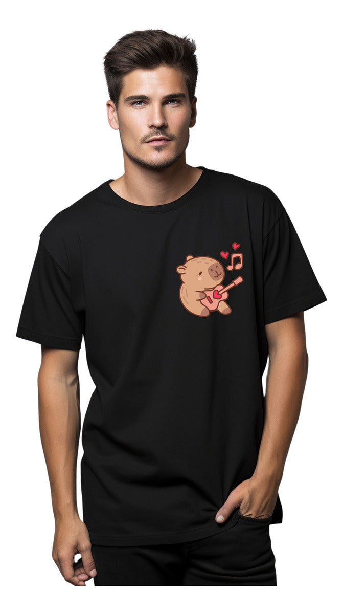 Playera Negra Hombre – Capibara Tocando Guitarra | Minimalismo Urbano