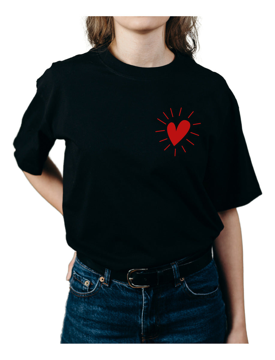 Playera Negra Mujer – Corazón Luminoso | Diseño Minimalista | Minimalismo Urbano
