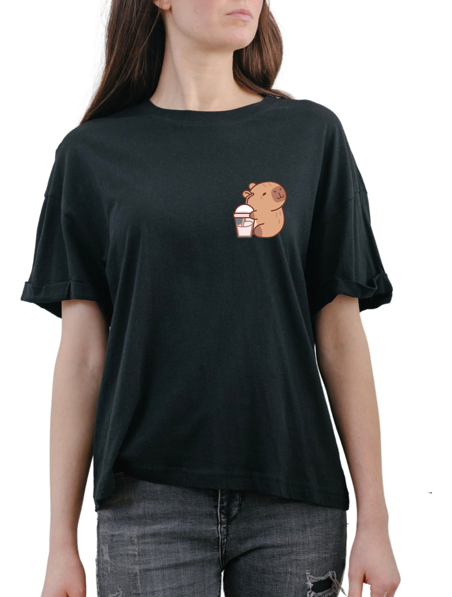Playera Negra Mujer – Capibara con Malteada Tierno | Minimalismo Urbano