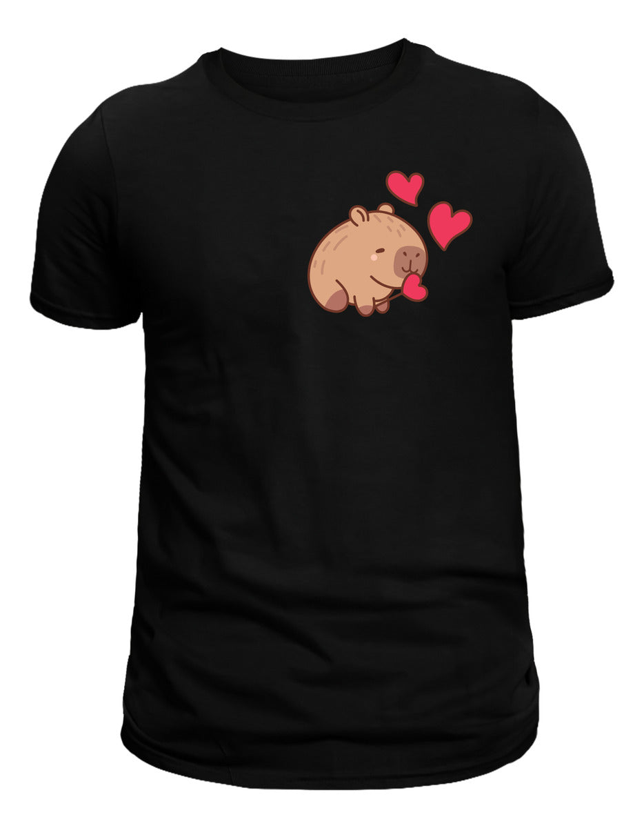 Playera Negra Hombre – Capibara Enamorado | Minimalismo Urbano