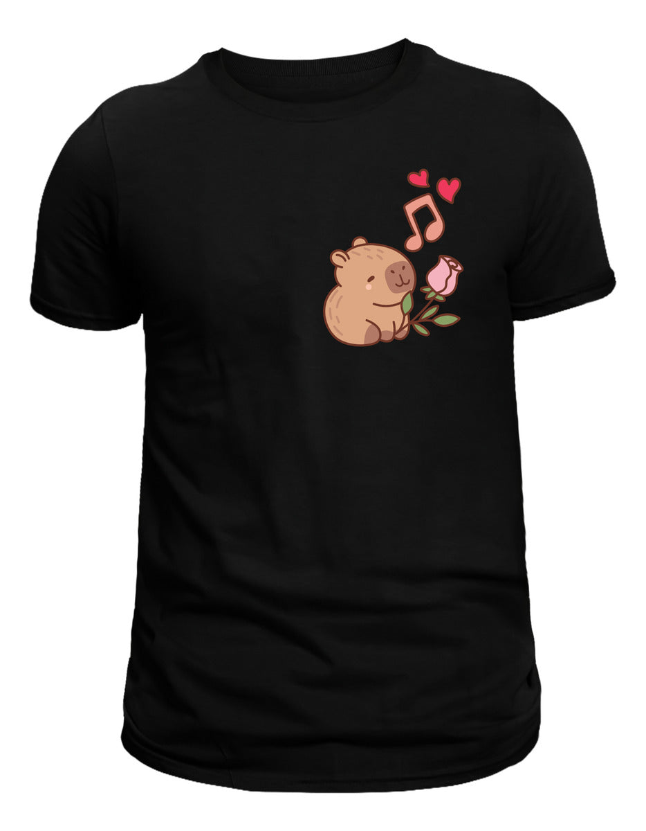 Playera Negra Mujer – Capibara Cantando con Corazones | Minimalismo Urbano