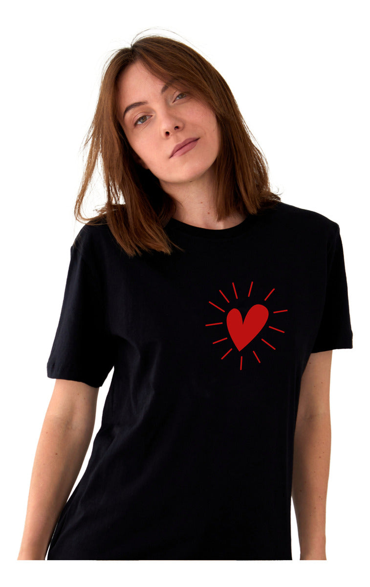 Playera Negra Mujer – Corazón Luminoso | Diseño Minimalista | Minimalismo Urbano