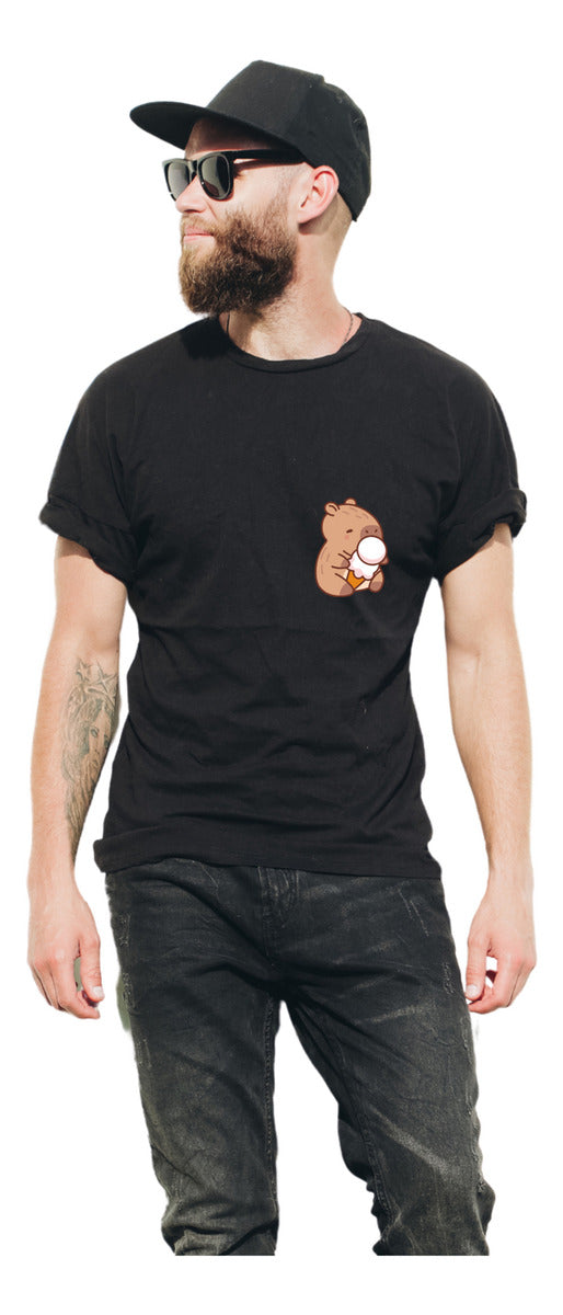 Playera Negra Hombre – Capibara con Helado | Diseño Divertido Minimalista