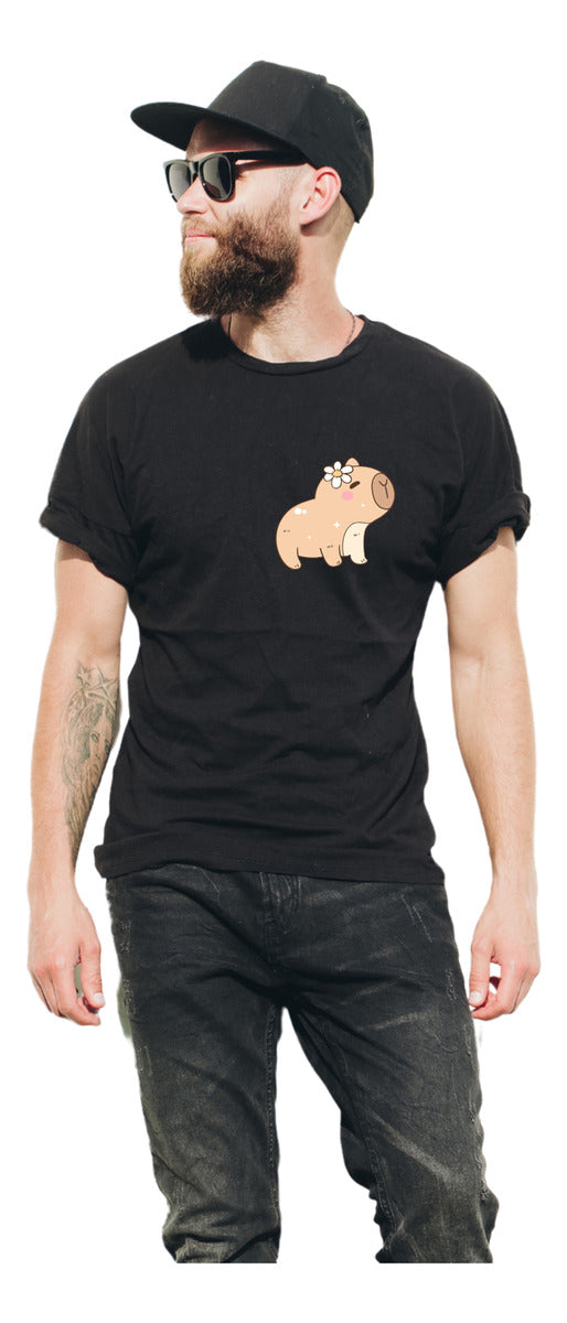 Playera Negra Hombre – Capibara con Flor | Diseño Tierno Minimalista | Minimalismo Urbano