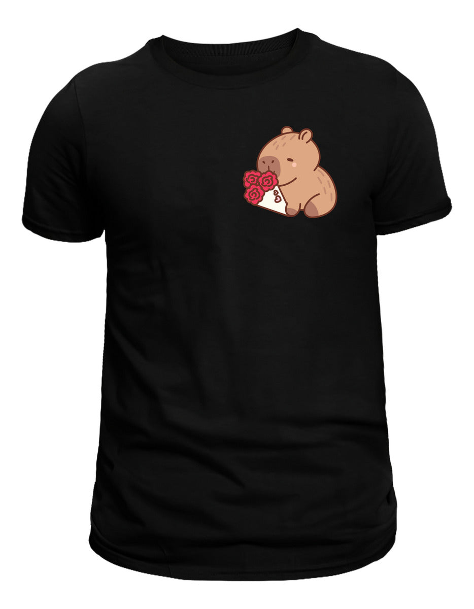 Playera Negra Hombre – Capibara con Ramo de Rosas | Minimalismo Urbano