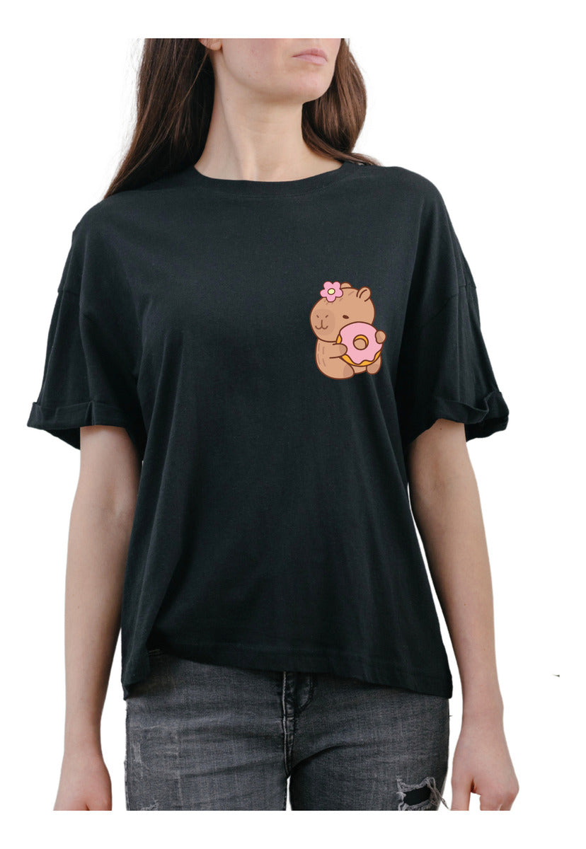 Playera Negra Mujer – Capibara con Dona Divertido | Minimalismo Urbano