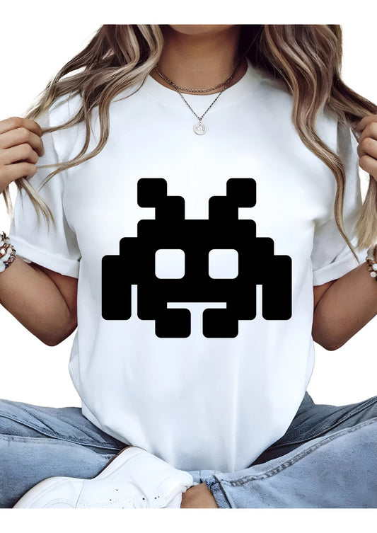 Playera Blanca y Negra Mujer – Marciano Pixel Art Minimalista | Minimalismo Urbano